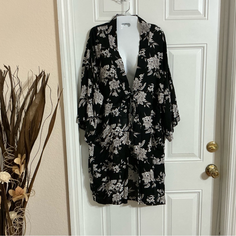 Spiritual Gangster Women’s Maya Black Floral Tie Front Kimono Robe Size OS - Picture 4 of 10
